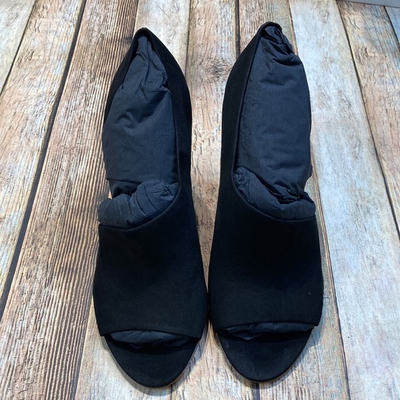 VINCE. Percey Black Suede Block Heel Size 6 - Picture 2 of 11